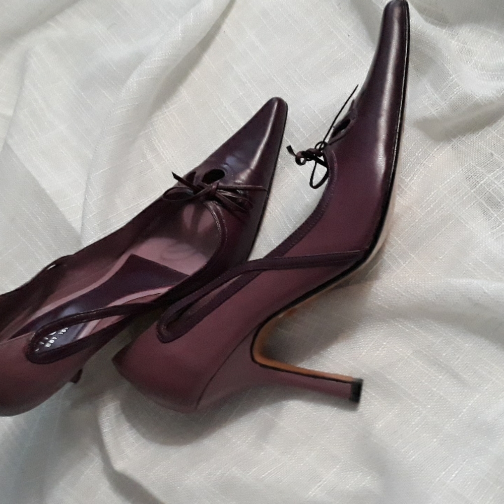 Melian womens two toned purple leather heels. Size 7.5